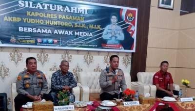 Kapolres Pasaman AKBP Yudho Huntoro SIK, MIK saat menyampaikan arahannya kepada para wartawan yang bertugas di Kab.Pasaman
