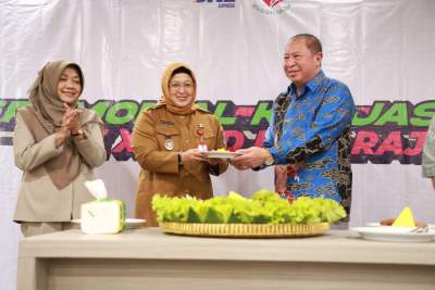 Hj intan Apresiasi Kerjasama RSUD Balaraja dan JNE