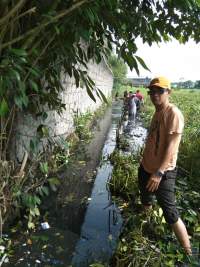 Antisipasi Wabah DBD, Kades Gembong Kerja Bakti bareng Warga