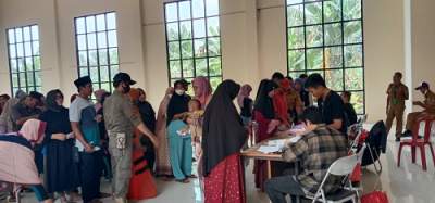 1.127 Paket Sembako Murah Didistribusikan Bulog di Kecamatan Solear