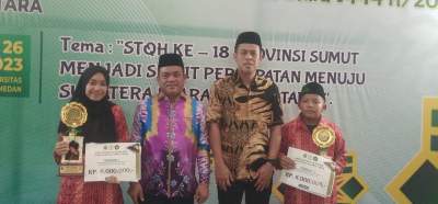 Erin Zelia Nawawi (kiri) meraih juara pertama STQH tingkat Sumatera utara.