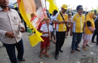 Anak SD Kibarkan Bendera Golkar