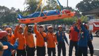 Simulasi penanganan bencana gempa bumi digelar di Gedung Graha Edhi Pemkot Cilegon oleh petugas gabungan, Jumat (29/7/2022).