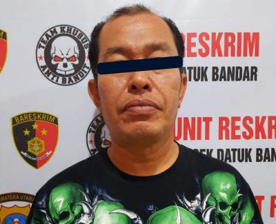 Duduk di Warung Kopi Nunggu Pemesan Nomor Togel, Pria Ini Pasrah Diborgol Personil Reskrim Polsek Datuk Bandar