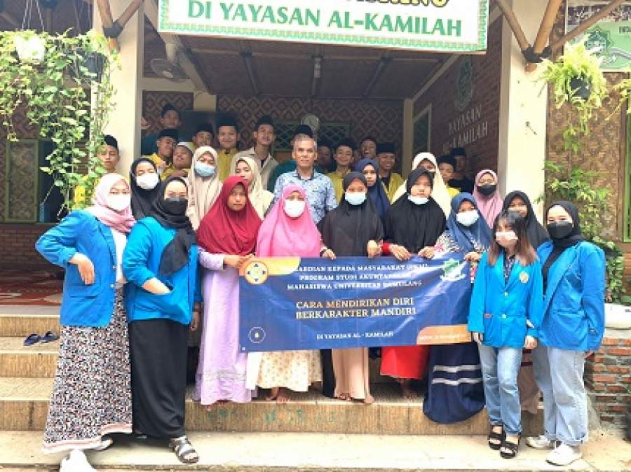 Sambangi Yayasan Al Kamilah Mahasiswa UNPAM Tumbuhkan Semangat Anak-anak