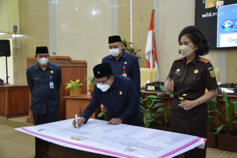 DPRD Tandatangani Pakta Integritas Dengan Kejari Kab Tangerang