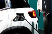 Ilustrasi mobil listrik.