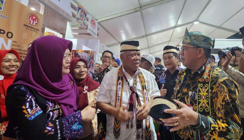 Menteri PUPR Lirik Peci Bambu Khas Kab Tangerang