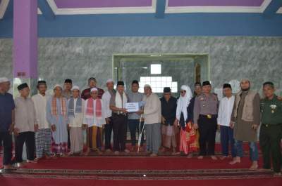  Kapolresta Tangerang AKBP M. Sabilul Alif dalam giat Pos Khidmat di Masjid Assyaharan, Kelurahan Sukamulya, Kecamatan Cikupa, Kabupaten Tangerang.