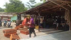 Harga Melambung, Pedagang Ayam Di Pasar Sentiong Mogok Berjualan