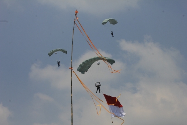 Kopassus Latihan Terjun Bebas Militer