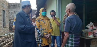 Ratu Ati Berikan Bantuan pada Warga Gerem
