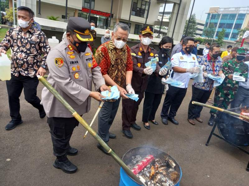 Hadiri Pemusnahan BB di Kejari, Ben : Jangan Menabrak Hukum Nanti Ditabraknya