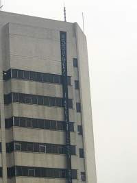 Gedung TVRI Berkelambu Kain Hitam Kelam