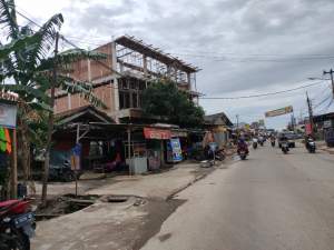 Bangunan Lantai Tiga di Jalan Raya Balaraja - Kresek  Diduga Belum Berizin