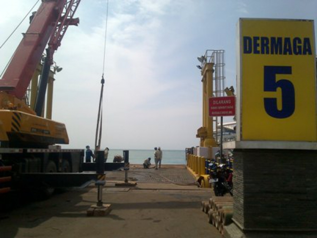 Dermaga V Pelabuhan Merak Ditutup
