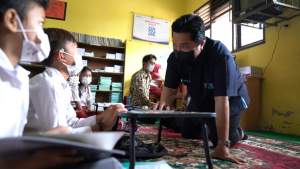 Keluhkan Pembelajaran Selama Pandemi, Erick Berikan Bantuan Sekolah-sekolah di Kabupaten Tangerang