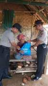 Polsek Wanasalam Bagikan Bantuan kepada Warga Miskin