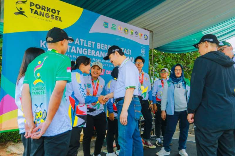 Hadiri Kirab Menuju Porkot Tangsel 2024, Tabrani Beri Semangat ke Seluruh Atlet