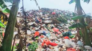 Gunungan Sampah di Sekitaran Gapura Selamat Datang di Tangsel Ternyata Milik PT Sandratex