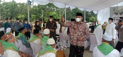 Bupati Serdang Bedagai Tepung Tawar Calon Jamaah Haji