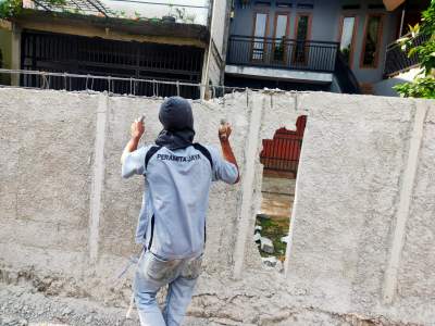 Akhirnya, Tembok yang Tutup Akses Warga di Ciputat Dibuka