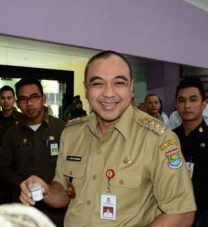 Bupati Tangerang Zaki saat mengikuti tes urine (ft by JT)