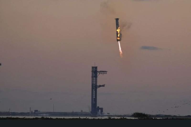 SpaceX Berhasil Bawa Pulang Pendorong Roket Starship