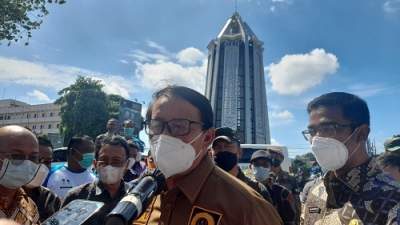 Gubernur Banten Wahidin Halim dilokasi peresmian Tugu Pamulang, Kota Tangsel.