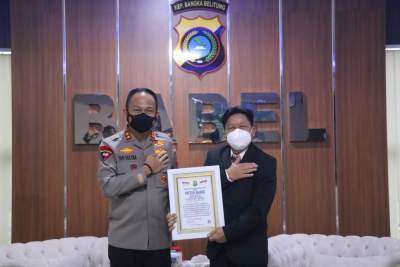 Dedikasi Terhadap Penghijauan Kawasan, Kapolda Babel Terima Penghargaan