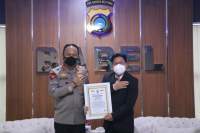 Dedikasi Terhadap Penghijauan Kawasan, Kapolda Babel Terima Penghargaan