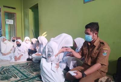 Dimuliakan Oleh Guru, Siswa Yatim SMPN 4 Sepatan terharu