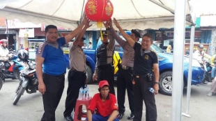  wakapolsek dan anggota lainnya  di Pospam Pasar Lama