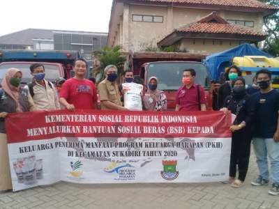 1.704 KPM PKH Se- Kecamatan Sukadiri Dapat Dua Karung Beras