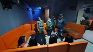 Petugas Pol PP Tangsel lakukan pendataan kesejumlah perempuan yang kedapatan tengah menemani pengunjung kafe Ombak dikawasan Kecamatan Setu. (Foto Ist)