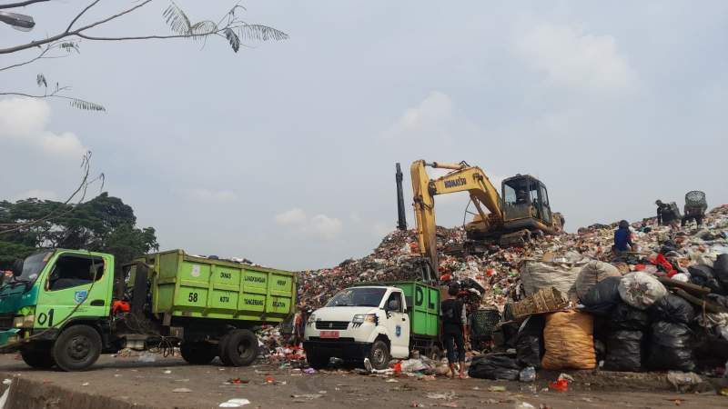 Tumpukan sampah di TPST Cipeucang, Serpong.