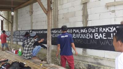 Desak Kejati Banten Tindak Tegas Korupsi, Kapak Banten Gerakan Aksi Bentang Seribu Spanduk
