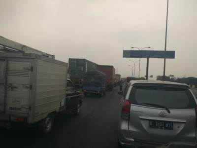 Kemacetan di ruas tol Tangerang-Merak.