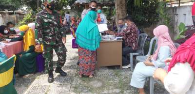 Kapolsek Balaraja Gelar  Vaksinasi Secara  Door To Door