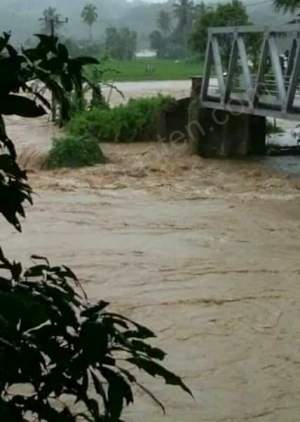 Dihantam Banjir, Jembatan Mancak Ambrol