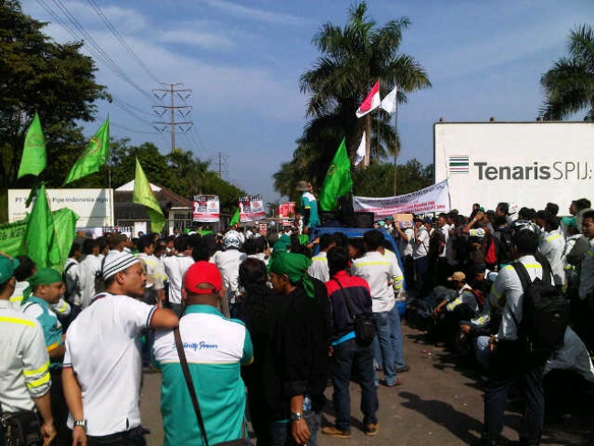 Tolak PHK, Karyawan PT SPIJ Mogok Kerja