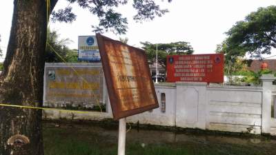 Kantor Kecamatan Jawilan, Kabupaten Serang kumuh dan tak terawat.