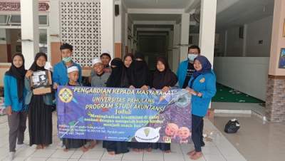 Meningkatkan Kreativitas di Panti Asuhan dengan Mengolah Bahan Kardus Menjadi Snack Box