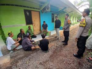 Polsek Panongan Cek TKP Kontrakan, Korban Diduga Meninggal karena Sesak Napas  &nbsp;
