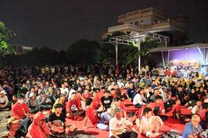 Nobar Bersama Ribuan Warga dan Benteng Mania  Sachrudin Bagi-Bagi Bola dan Doorprize