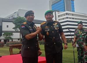 Serah terima jabatan KSAD Maruli Simanjuntak di Mabesad, Jakarta, Jumat (1/12/2023).
