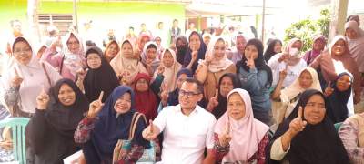 Calon wakil wali kota Tangsel, Pilar Saga Ichsan saat kampanye terbatas bersama warga Sawah Baru, Ciputat.