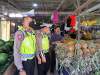Tekan Angka Kecelakaan, Personel Satlantas Polresta Tangerang Berikan Brosur