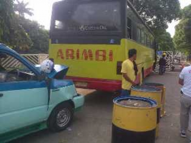 Tabrakan Beruntun Satu Sopir Tewas