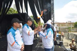 Terima Kirab Obor Porprov VI Banten, Benyamin Ajak Warga Dukung Kontingen Tangsel